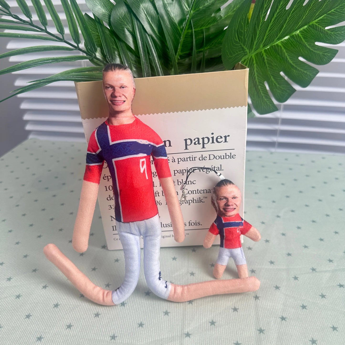 Poseable Soccer Player Plush Doll – Abstract Jointed Soft Figure Toy for Room Decor, Desk Display & Funny Gift for Football Fans