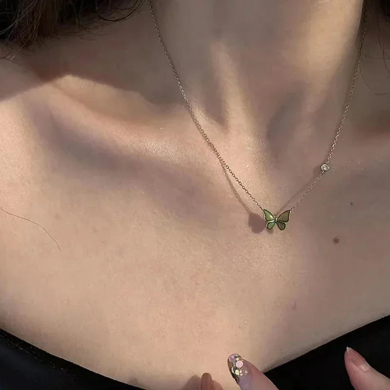 Butterfly Mood Necklace – Color-Changing Temperature Sensitive Pendant with Stainless Steel Chain for Women