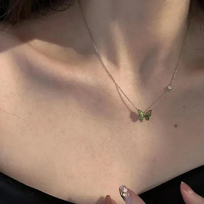 Butterfly Mood Necklace – Color-Changing Temperature Sensitive Pendant with Stainless Steel Chain for Women