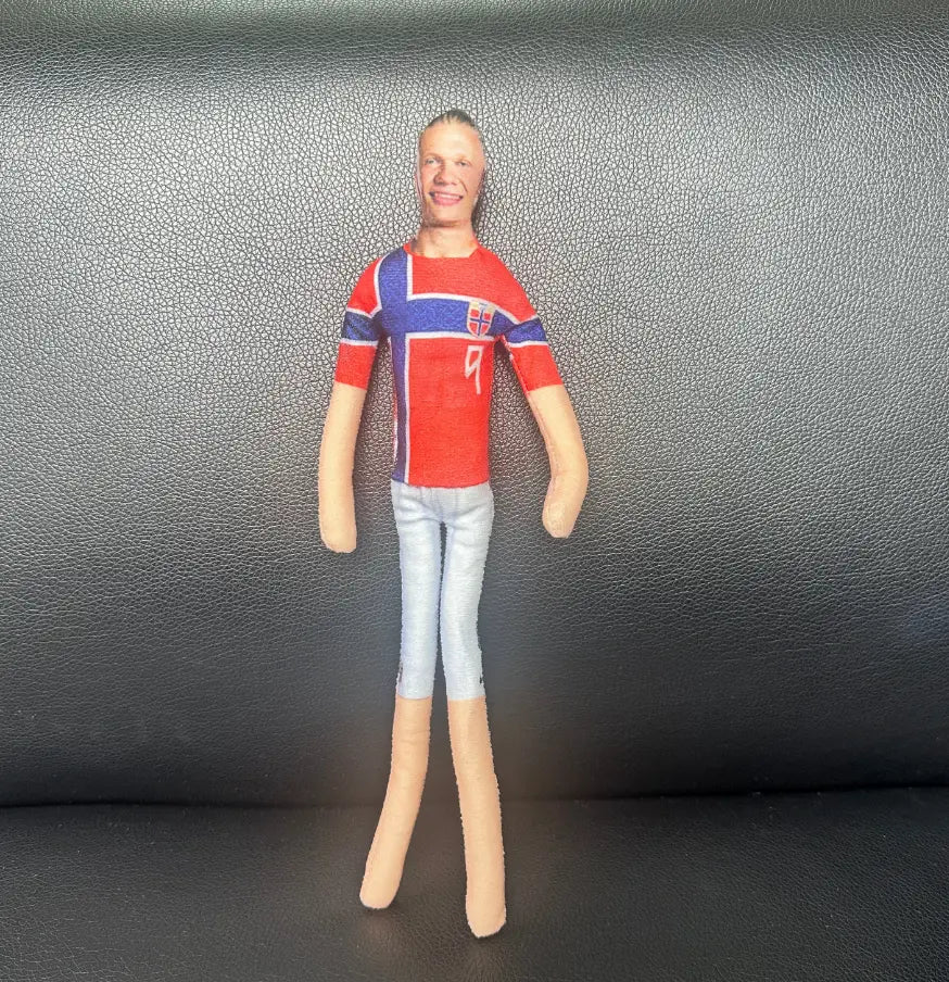Poseable Soccer Player Plush Doll – Abstract Jointed Soft Figure Toy for Room Decor, Desk Display & Funny Gift for Football Fans