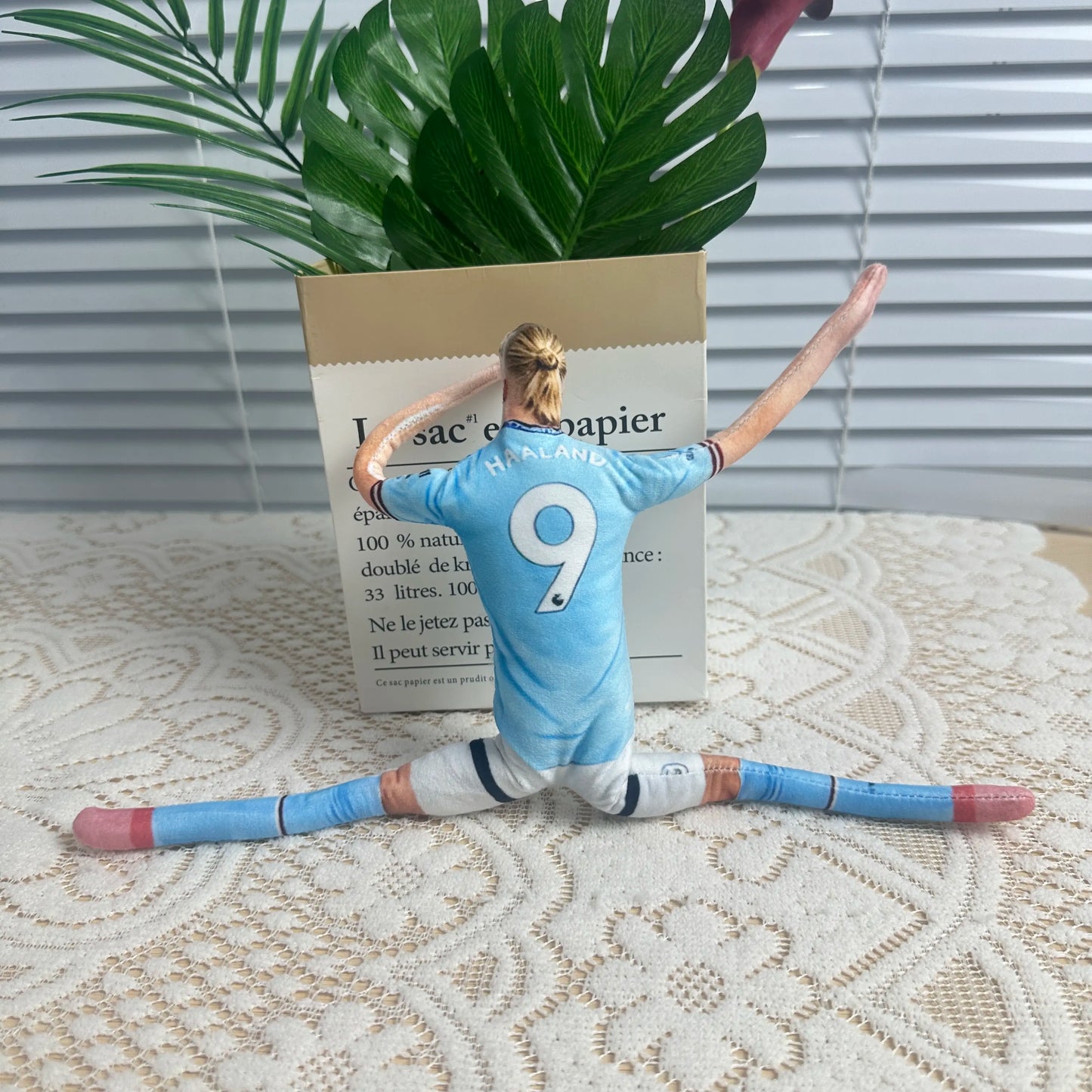 Poseable Soccer Player Plush Doll – Abstract Jointed Soft Figure Toy for Room Decor, Desk Display & Funny Gift for Football Fans